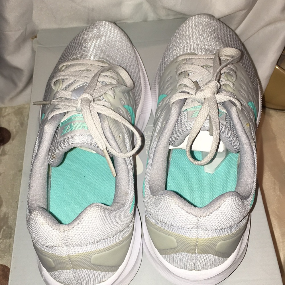 Nike - Picture 4 of 5